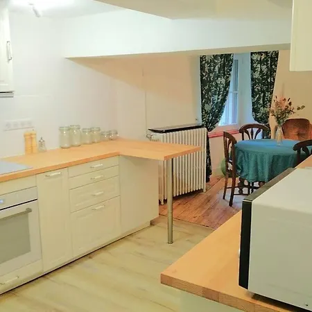 De La Chapelle, Au Coeur De La Cite Medievale