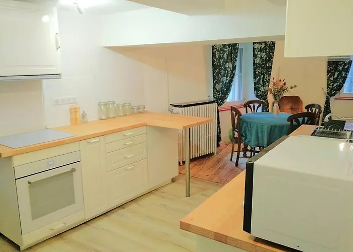 De La Chapelle, Au Coeur De La Cite Medievale