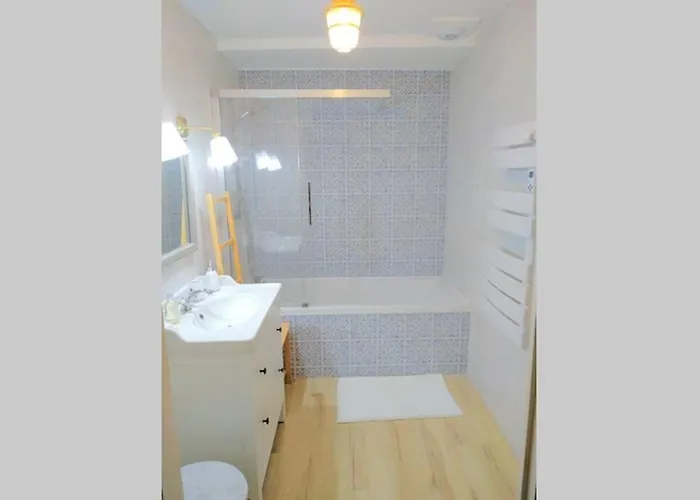 Apartment De La Chapelle, Au Coeur De La Cite Medievale Allegre