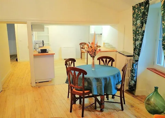 De La Chapelle, Au Coeur De La Cite Medievale Apartment Allegre