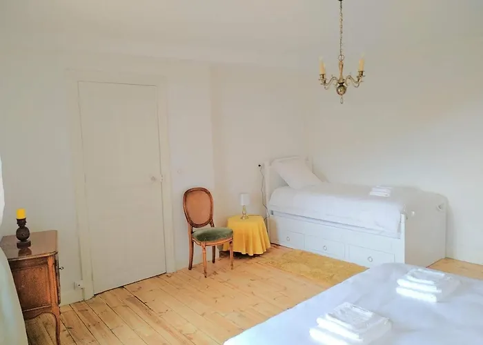 Apartment De La Chapelle, Au Coeur De La Cite Medievale Allegre